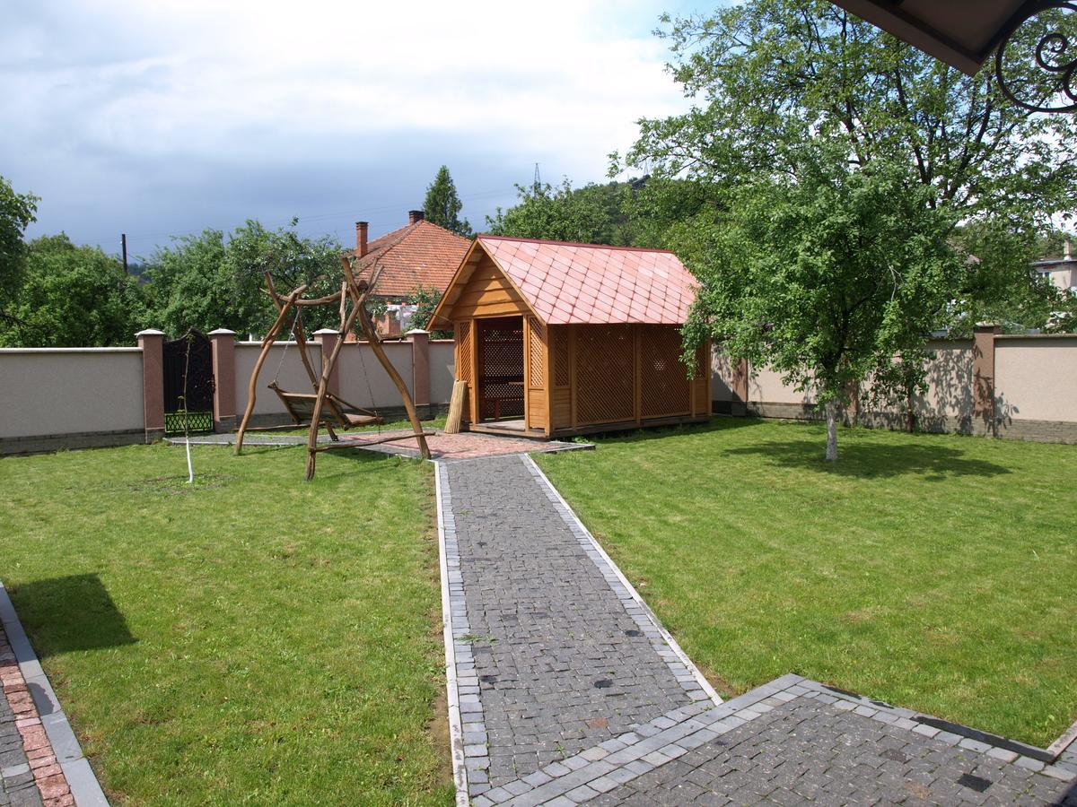 Mini-Hotel "Nord" Chynadiyovo エクステリア 写真